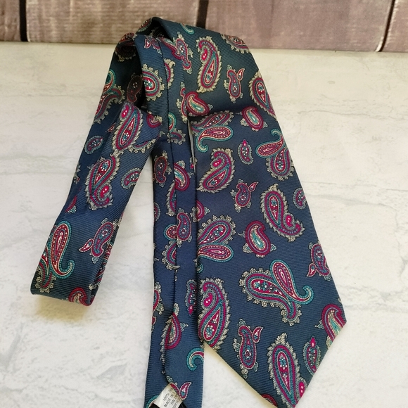 Johnny Carson Vintage Silk Tie Necktie Blue Red Small Paisley Formal Business - Picture 7 of 9